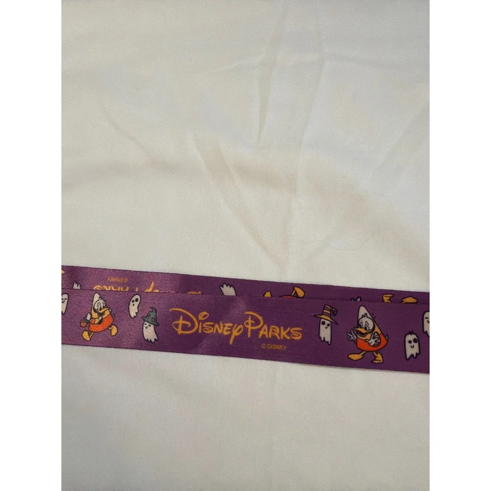 Disney Parks Donald Duck Candy Corn Halloween Sipper Cup with Lanyard 9